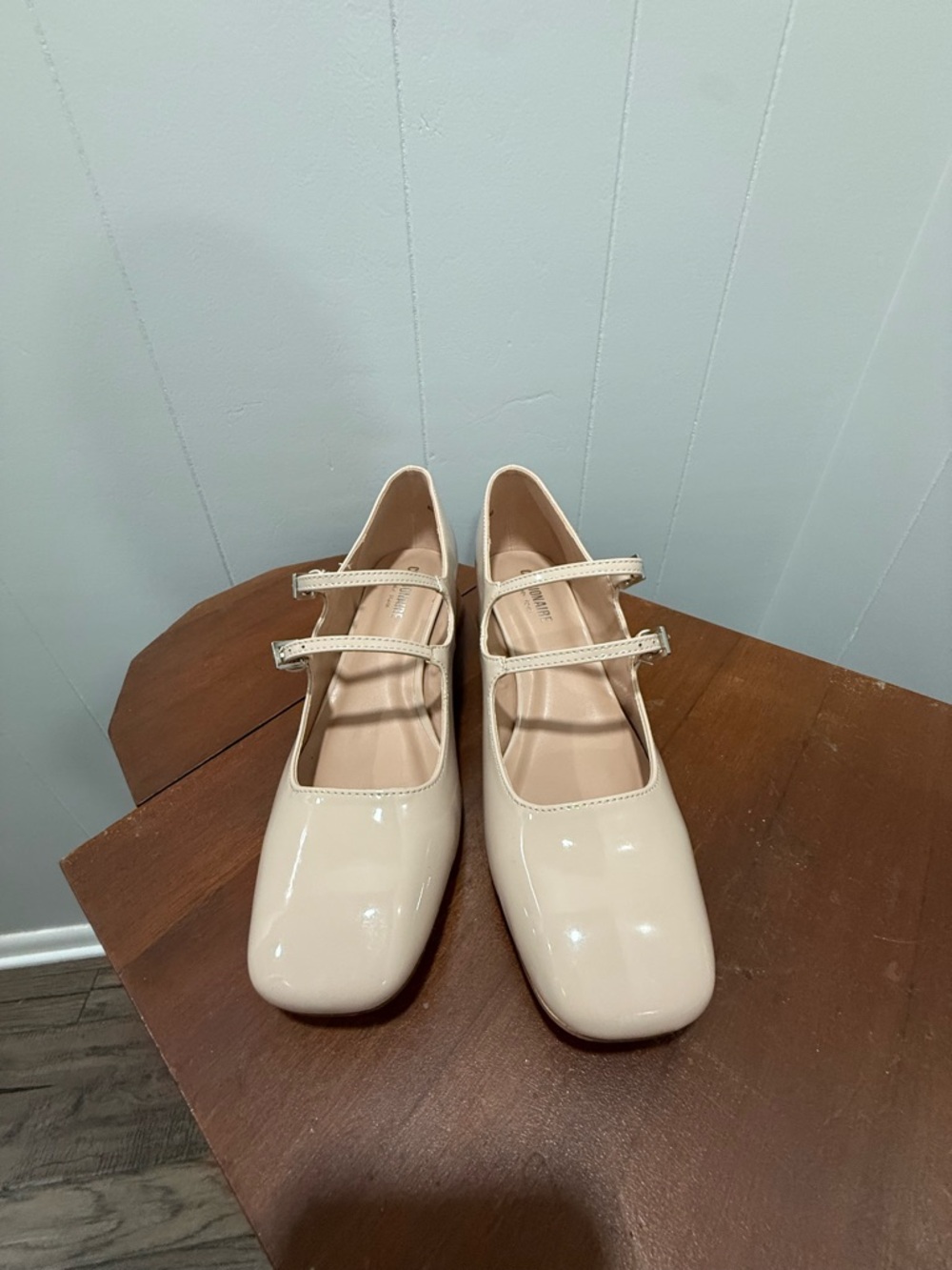 Cushionaire size 9 New w/o orig box.  Never worn. Patent Mary Janes in Beige